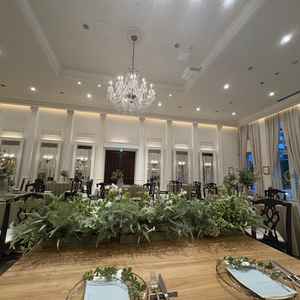 横長の披露宴会場のため、席からゲストの顔をしっかり見ることができます。