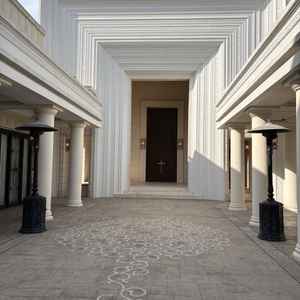 チャペルの入り口。屋根もあるため、雨天時でも問題なく使用できそうだった。