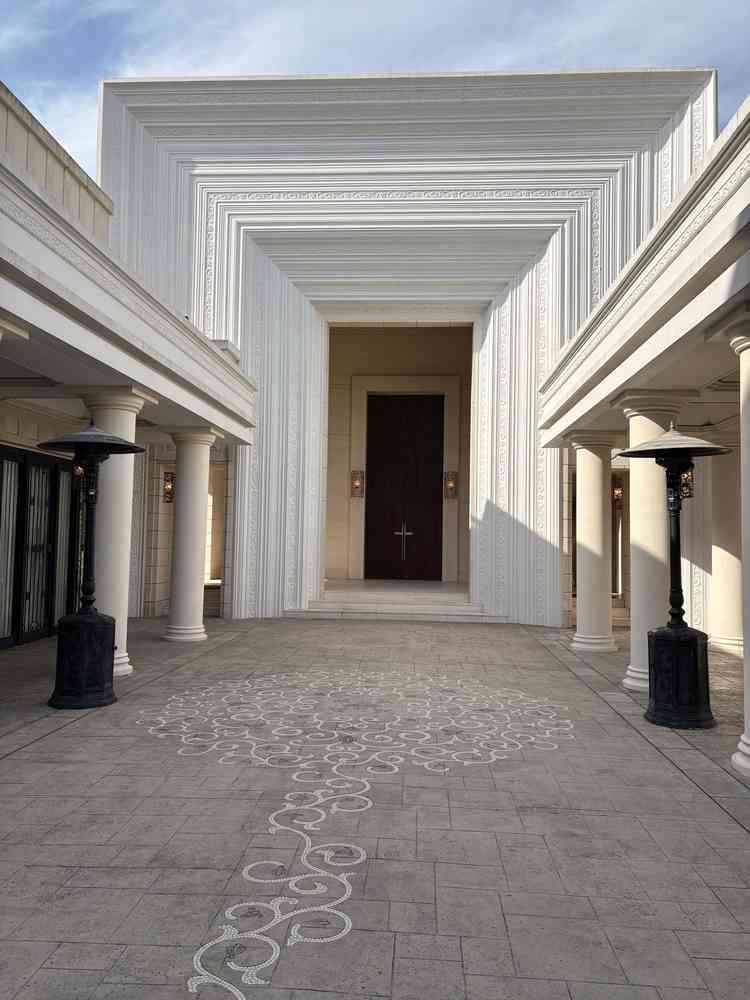 チャペルの入り口。屋根もあるため、雨天時でも問題なく使用できそうだった。