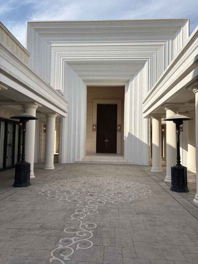 チャペルの入り口。屋根もあるため、雨天時でも問題なく使用できそうだった。