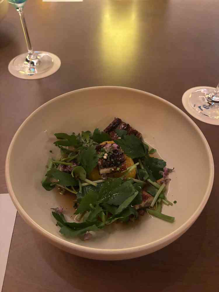 焼きおにぎりのひつまぶしです。和食ですが、5ヶ国ほどのスパイスや食材を使っているそうです。