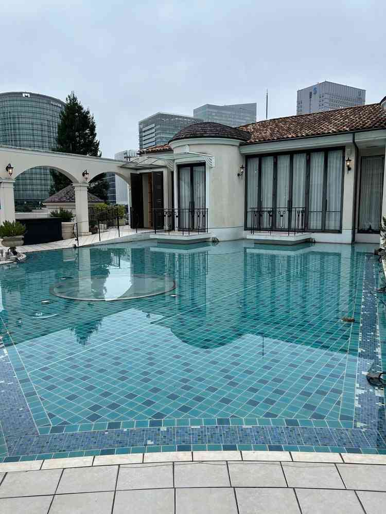 チャペル前のプール