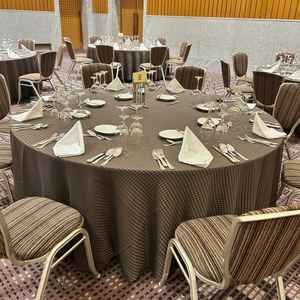 シンプルにもアレンジ自在なテーブルコーディネート