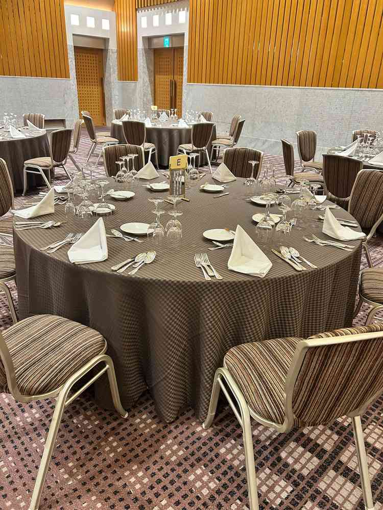 シンプルにもアレンジ自在なテーブルコーディネート