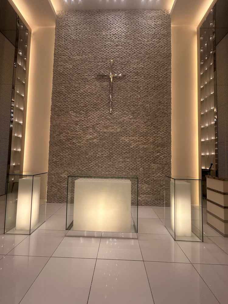 白と透明をモチーフにした、教会で光の演出を帰ることができてめちゃくちゃ綺麗だった。そんなに広すぎない