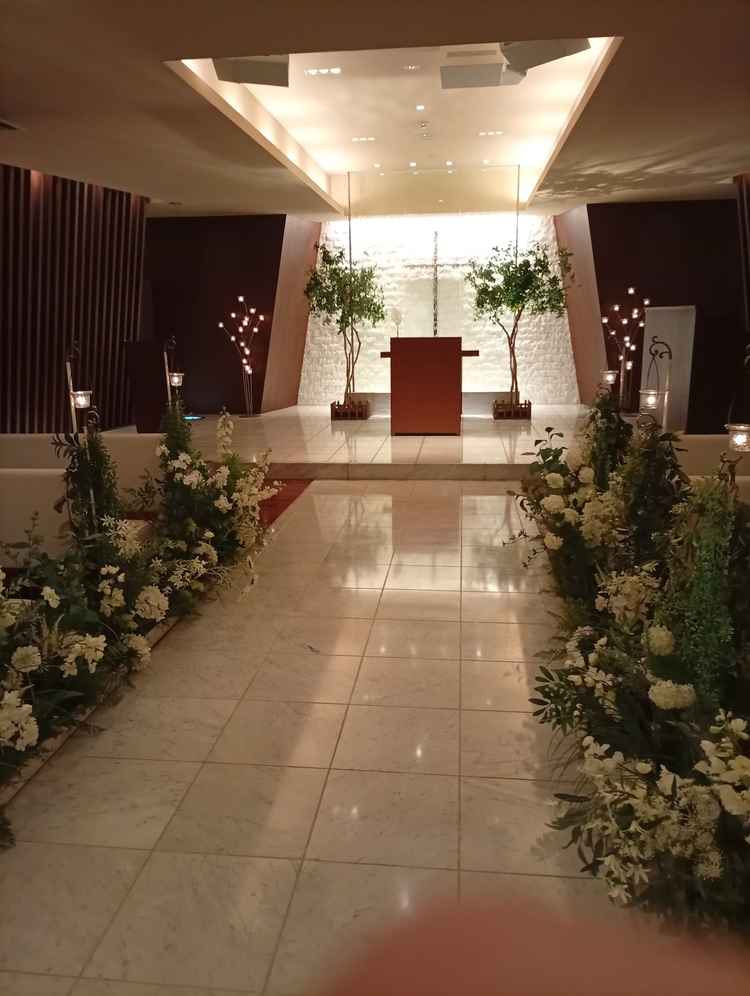 チャペルは非常にシンプル、でも本物のろうそくを使っており匂いも厳かな雰囲気とマッチしていた。