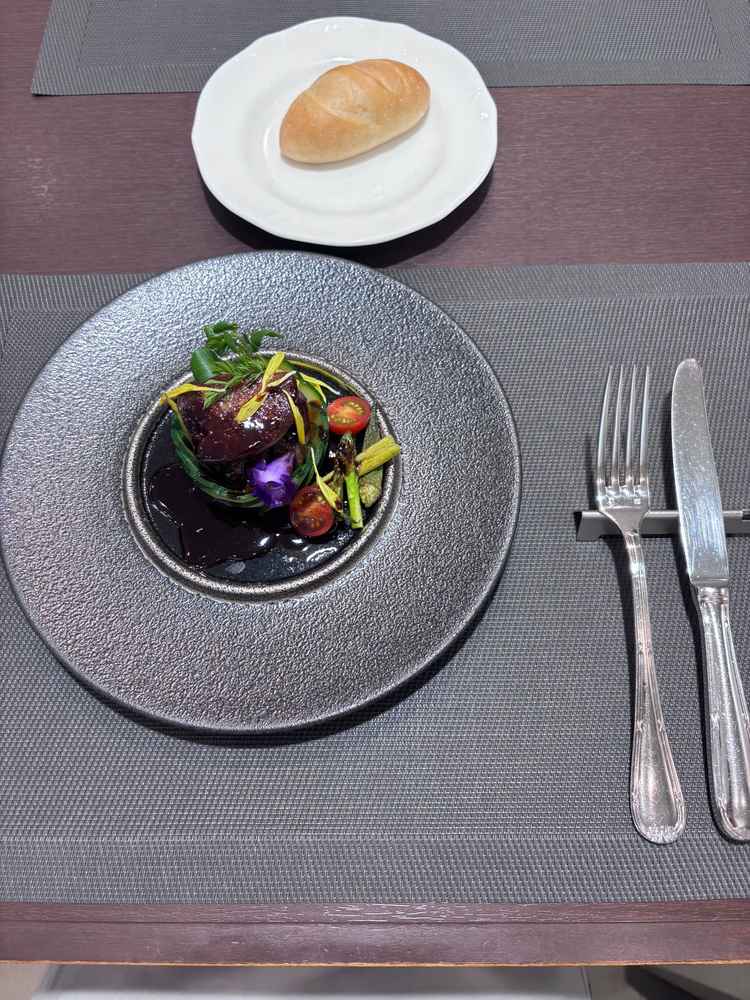 お料理です。美味しかったですがお肉が少し硬く感じました。