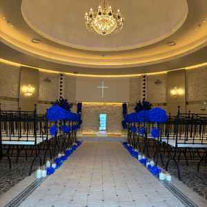 円形のチャペルでプロジェクターも設置