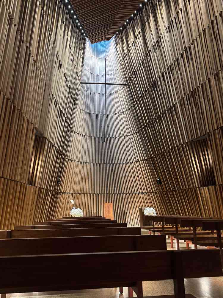 木目のチャペル