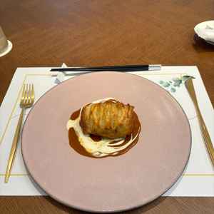 試食のお魚料理の写真。パイがサクサクでとても美味しかった。