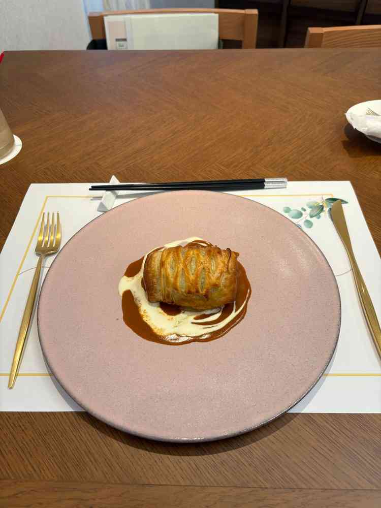 試食のお魚料理の写真。パイがサクサクでとても美味しかった。