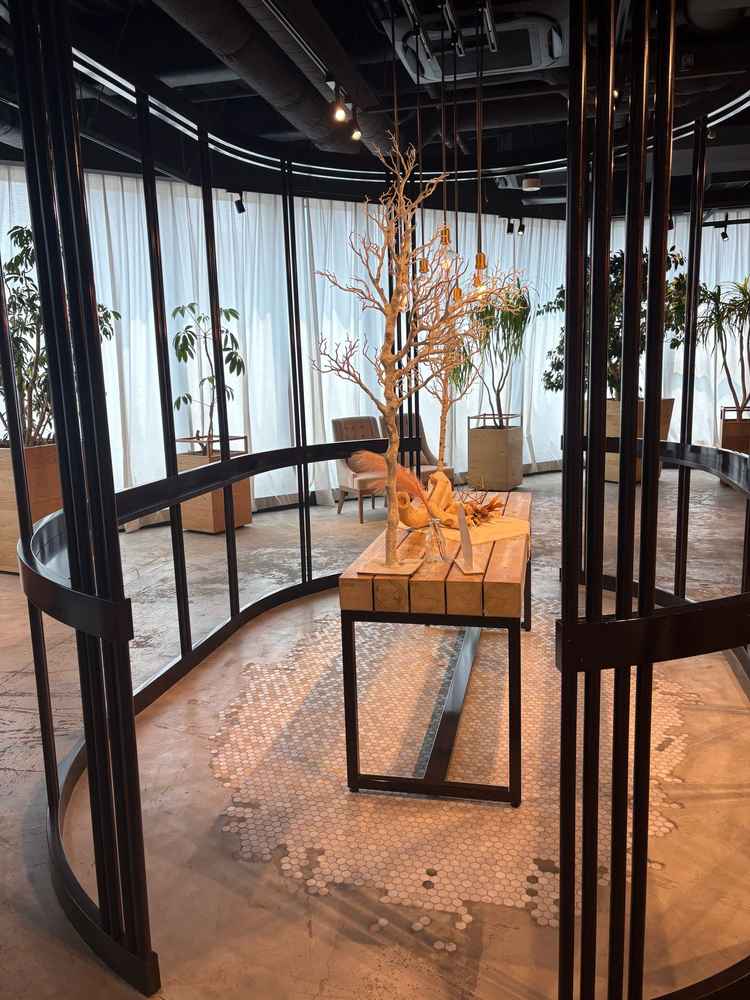 披露宴会場前の場所オシャレな雰囲気でここに装飾してもきれいそう！