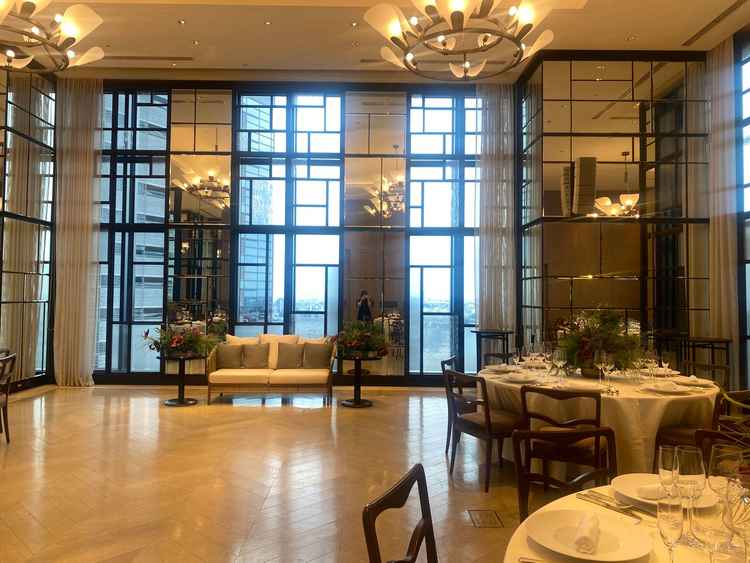 もう一つの会場はとても広く披露宴会場の横に待合のようなフリースペースがある会場でした。