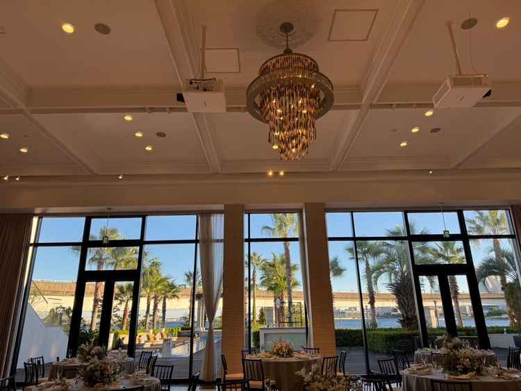 外の明るさと中の明るさの調整ができる。