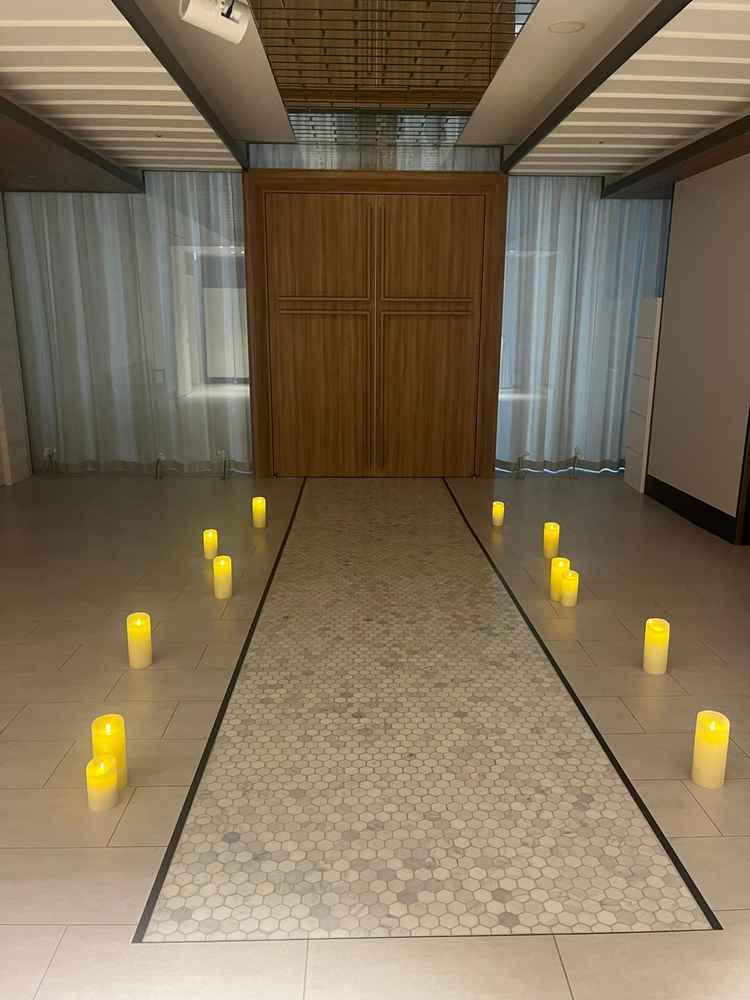 チャペルまでの道でムービーが流せる。