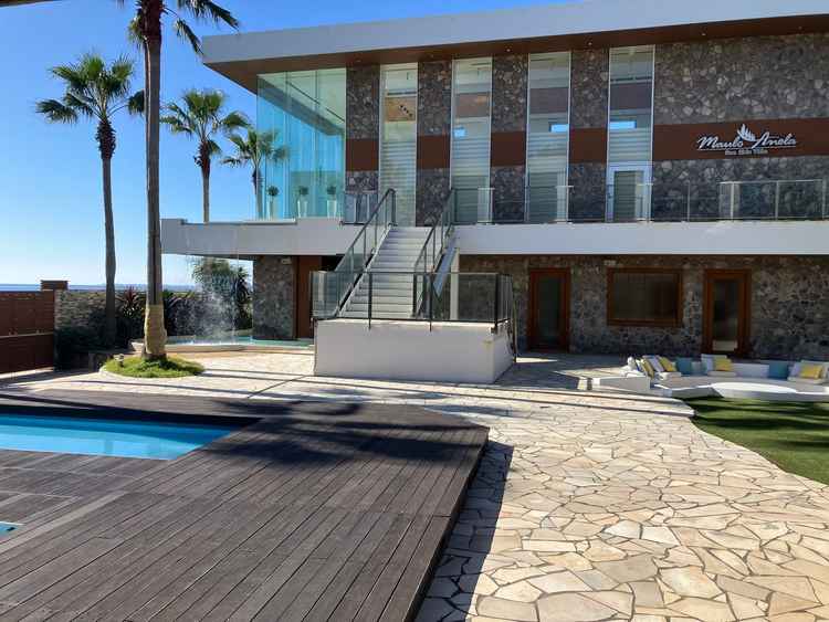 チャペルへ向かう、ガーデン。プールがあったり、外国のような広々したガーデンでした。