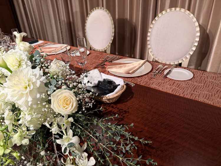 雛壇。誰を呼んでも恥ずかしくない立派な雰囲気。