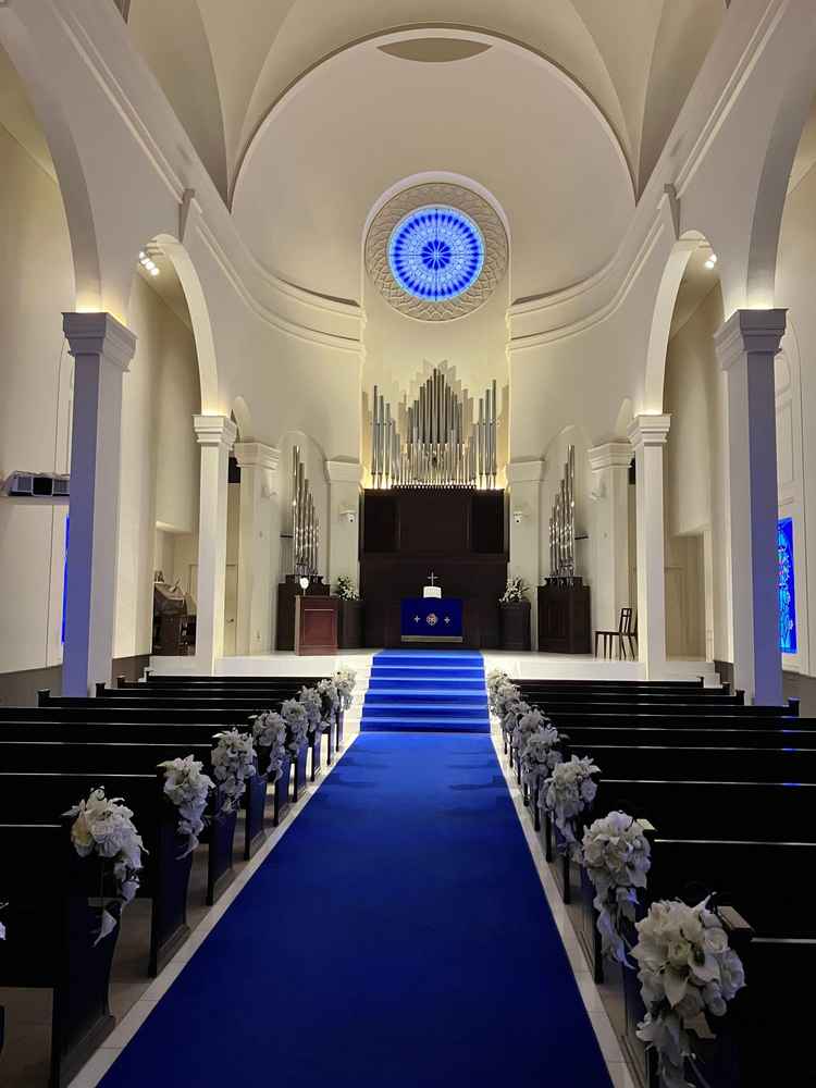 大聖堂の写真。天井が高く素敵な空間でした