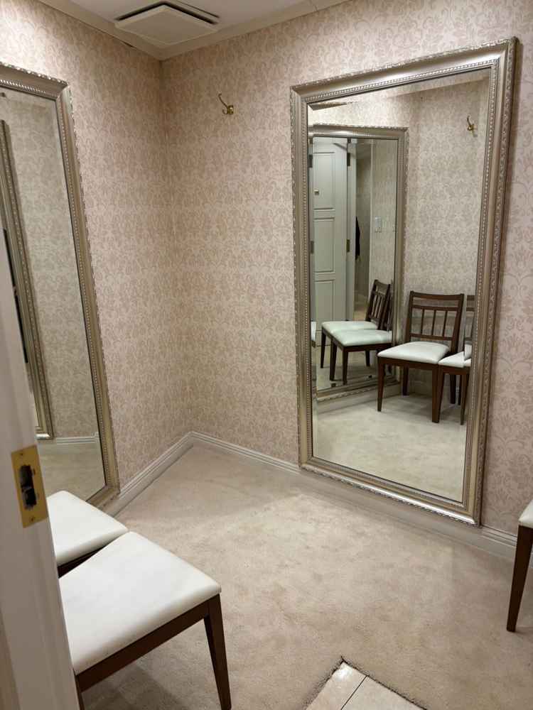 控え室も2階で、たくさんありました。