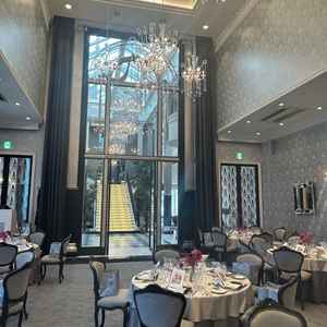 二つ目の披露宴会場。外の階段を使った華やかな入場もできる。