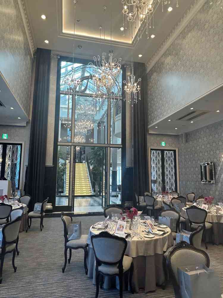 二つ目の披露宴会場。外の階段を使った華やかな入場もできる。