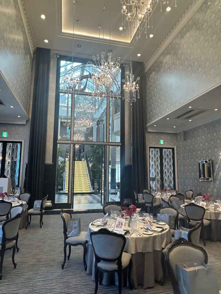 二つ目の披露宴会場。外の階段を使った華やかな入場もできる。