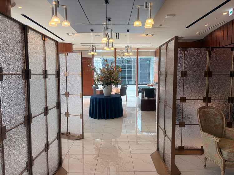 挙式会場です。大きなお花が特徴的です。