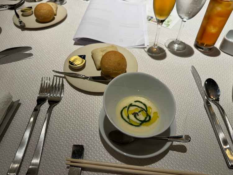 スープとパンの組み合わせが最高でした