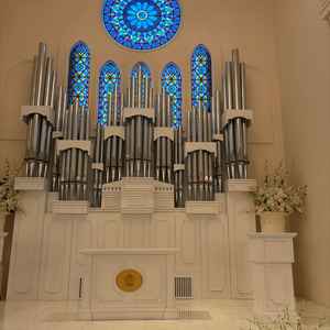 ほかの式場にはない、白い大聖堂チャペル。ガラッと今までと雰囲気が違ってよかった。