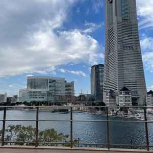 チャペル後、フラワーシャワーが出来るテラス。写真映えする眺め。