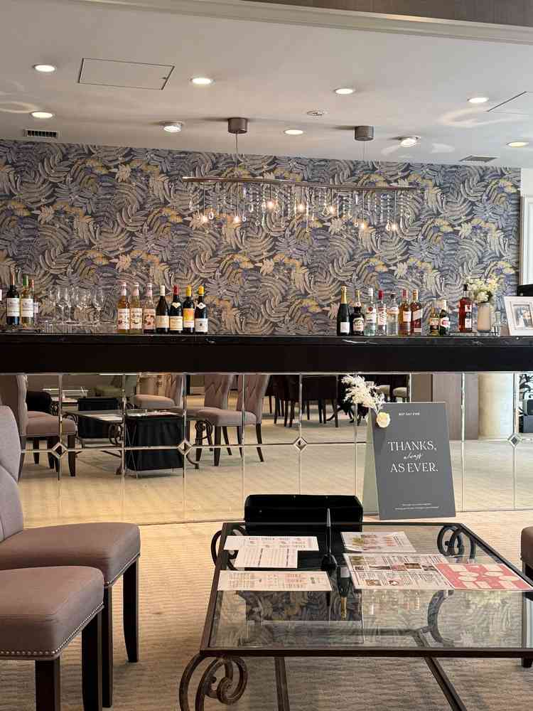 ゲストルームのウェルカムドリンクなど広々とした空間でオシャレで、暇なく過ごせる感じがとても良かった。