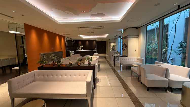 ゲスト用の待合が広く、ウェルカムドリンクに生ビールもあり良いなと思いました。