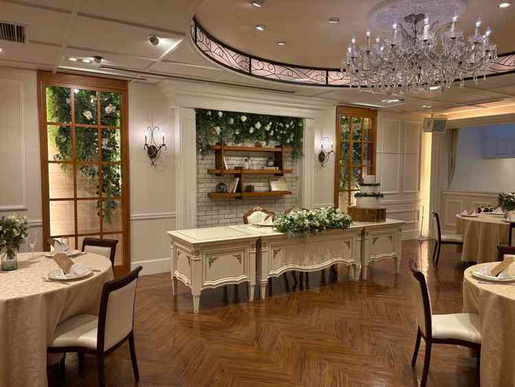 披露宴会場。程よい広さでカジュアル・アットホームな雰囲気