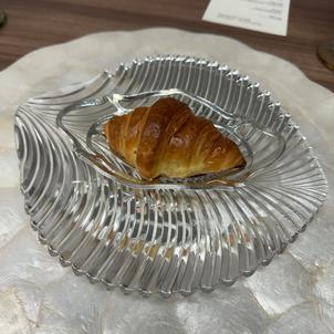 プレジール特製クロワッサンをいただきました。バター風味で香りもよく、甘くて美味しかったです。