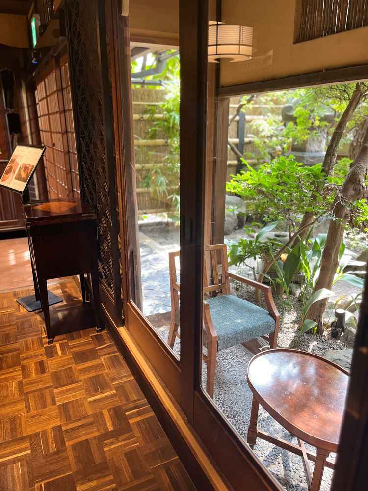 レトロで京風のエントランス