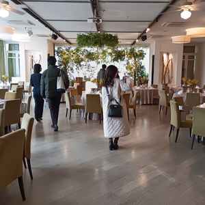 披露宴会場　山がベース