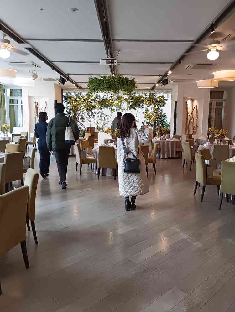 披露宴会場　山がベース