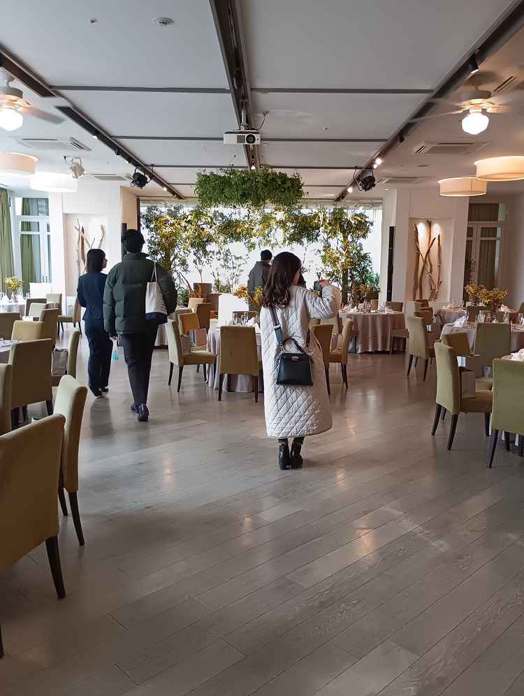 披露宴会場　山がベース