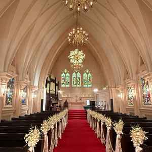 チャペルに入る時に、お2人でドアを開けてくださって入場のようでした。中は美しくて素敵でした。