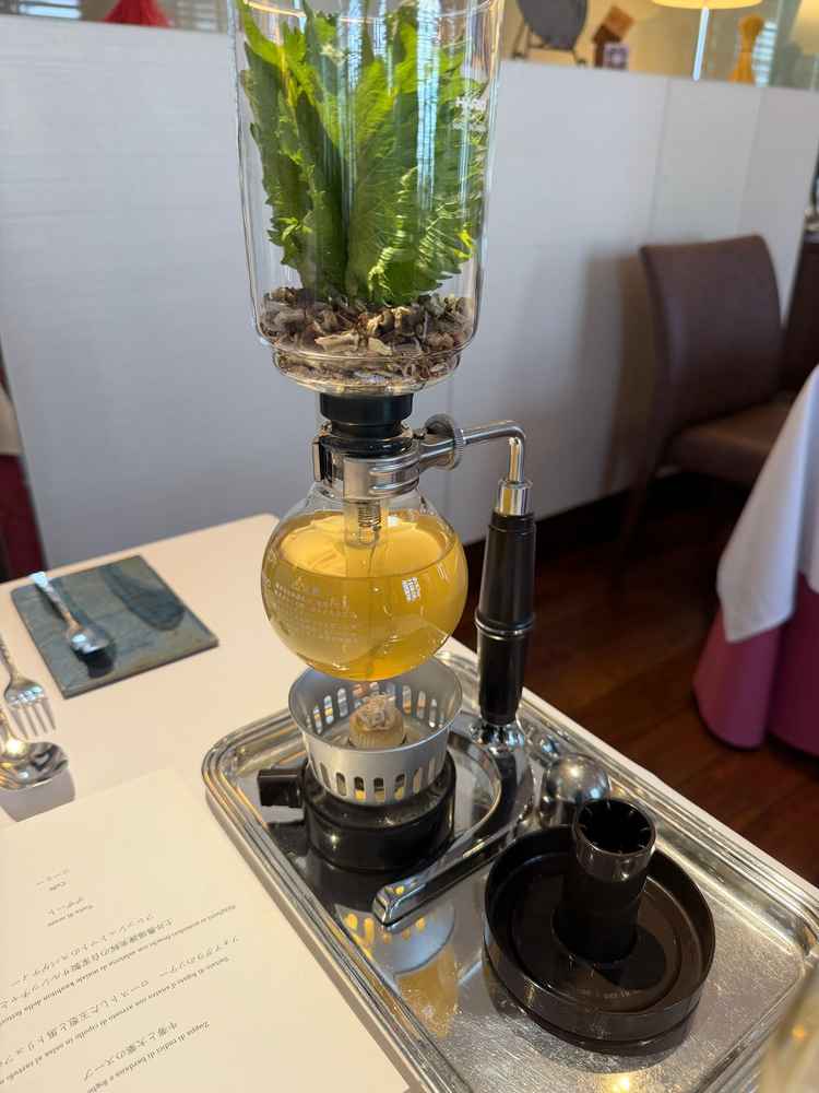 サイフォンを使ったスープがとても美味しかったです。