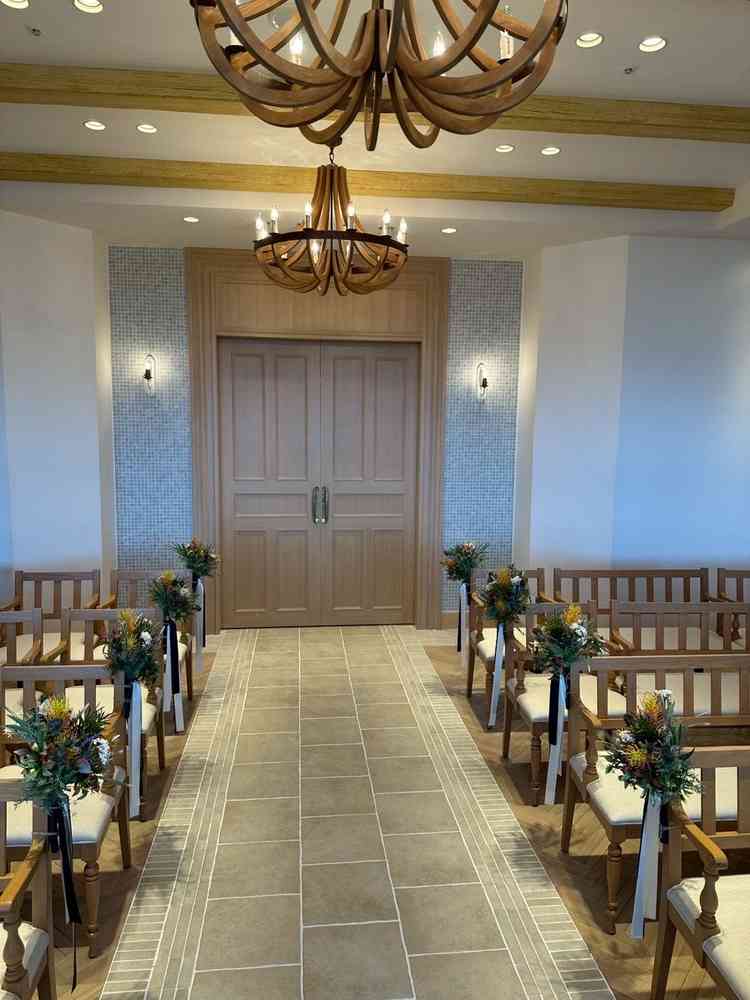 チャペル。新郎新婦からゲスト側に振り向いた時の目線。