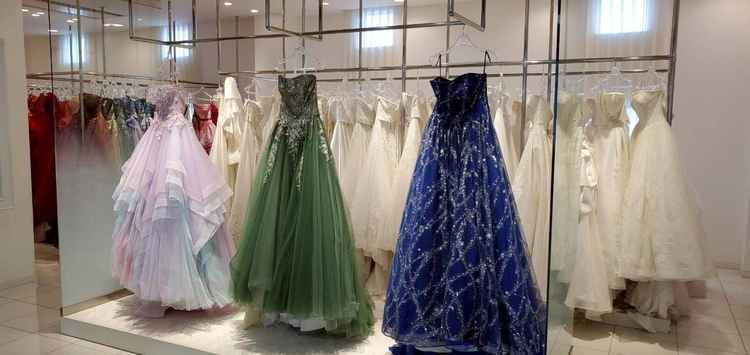 館内にある、ドレスの写真。多くの種類があって、選びやすく、グリーンドレスがとても素敵だと思いました。