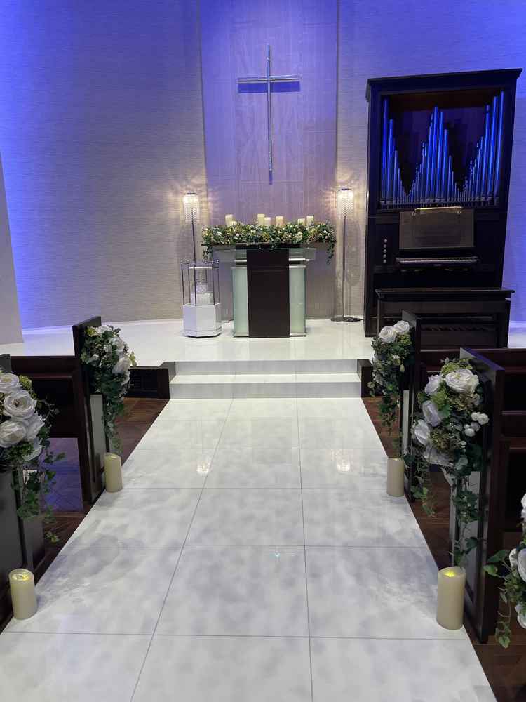 4つあるチャペルのうちのひとつ、ガーデンチャペル。照明を好みで変えられるとのこと。