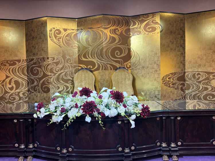 披露宴会場の金屏風