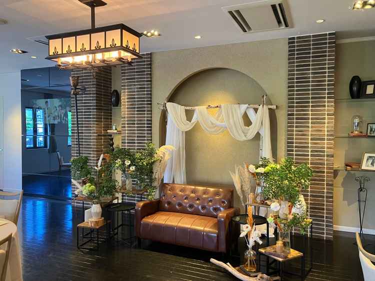 披露宴会場でございます。新郎新婦の席