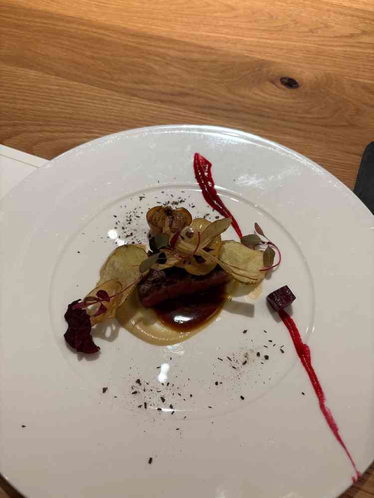 試食した牛肉。柔らかくとても美味しかった。ソースが甘酸っぱく味変を楽しめました。