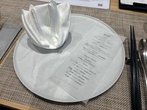 試食の様子。ナフキンの形をいくつもの種類から選べます。