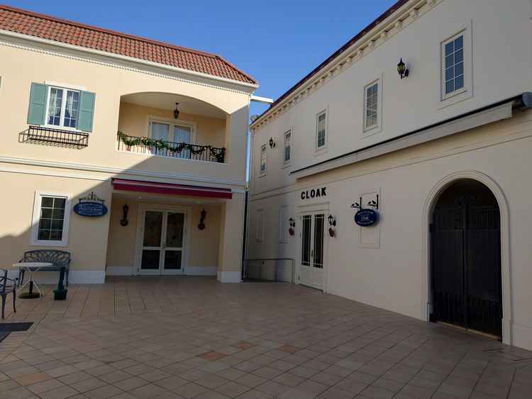 クロークなど。一見するとお店のよう