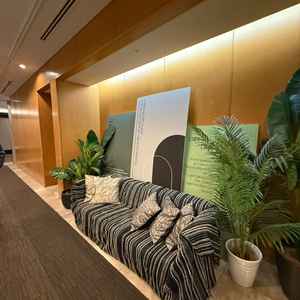 通路のソファー