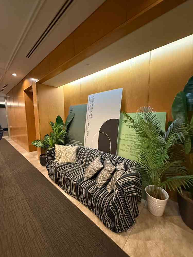 通路のソファー